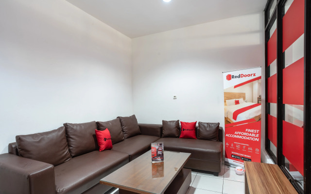RedDoorz near Eka Hospital BSD City