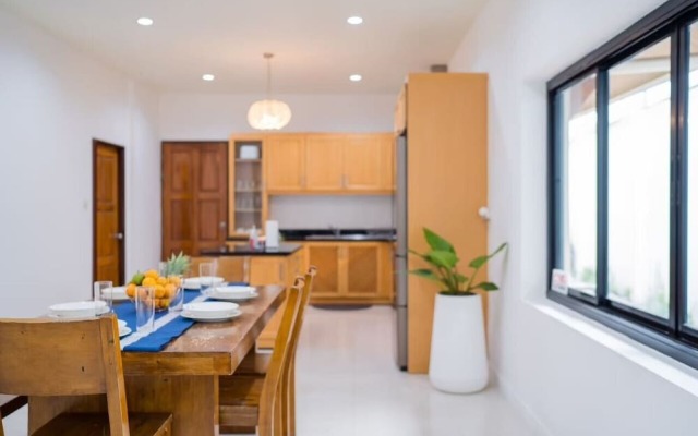 Natcha Pool Villa by Warin