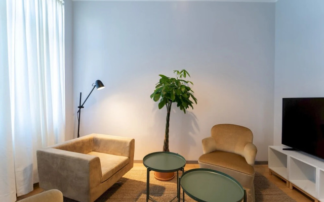 Beautiful and Sunny 2bdr Apartment