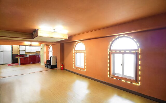 Tongyeong 1 Night 2 Days Couple Pension