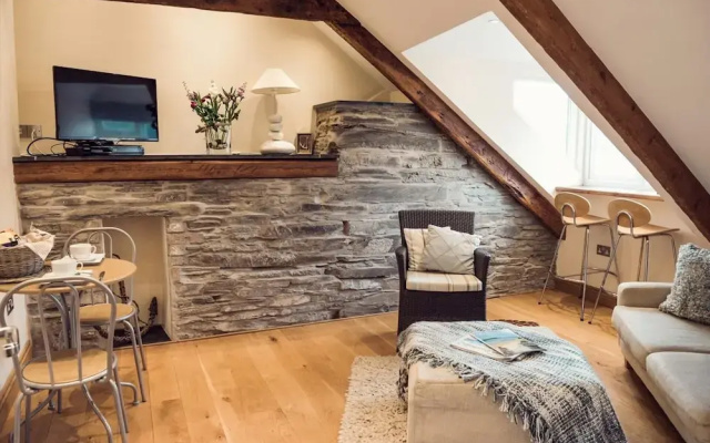 Apartmentsleeps3-garden-hottub-parking