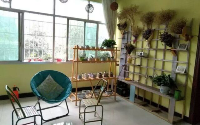 Fenghuang Long Time No See Hostel