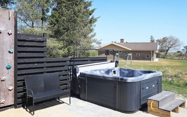 10 Person Holiday Home in Blavand
