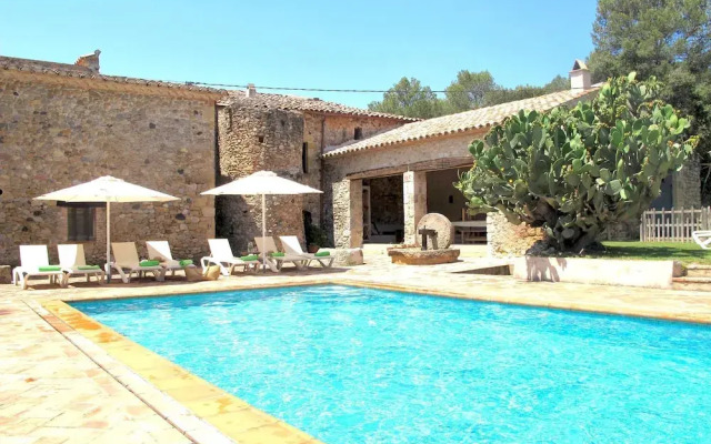 Traditional Estate From the XIV Century, With Swimming Pool