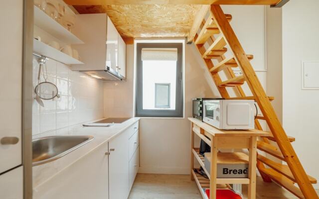 Mezzanine Stylish Apartment Q by Vacationy