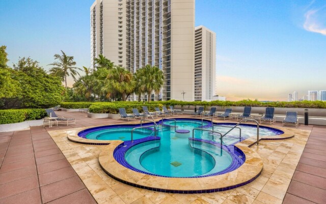 Chic Bayfront Condo With Stunning View