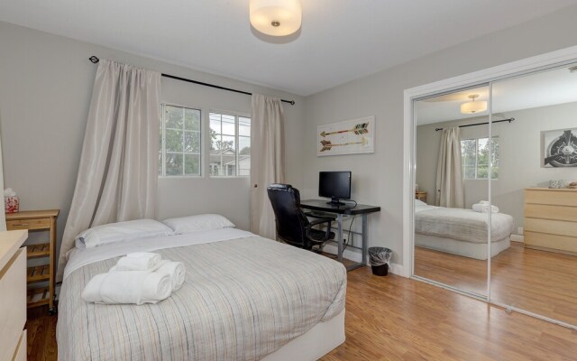 Cozy 2bd House, Minutes From Fb And Stanford Univ! 2 Bedroom Home by RedAwning