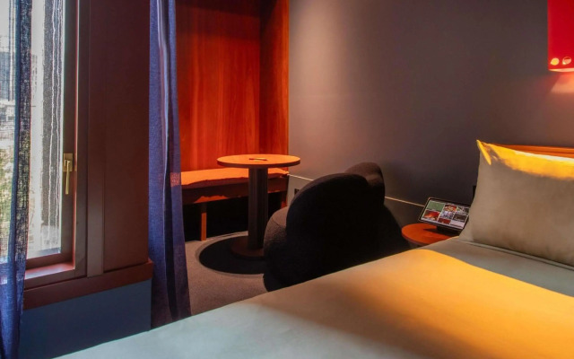 Hyde Melbourne Place