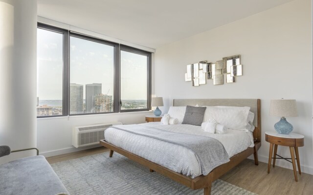 Deedee's Sky Rise Apartments - Newport 2