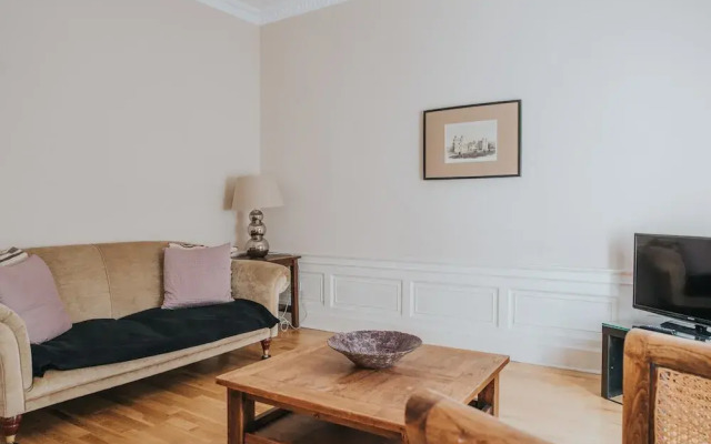 Reizand Apartments, Young St