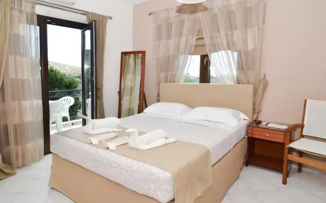 Studios Apartments Irini Patira