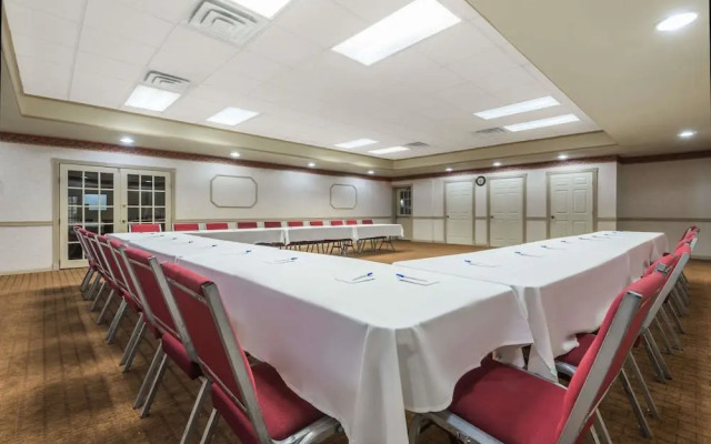 Howard Johnson Express - Springfield