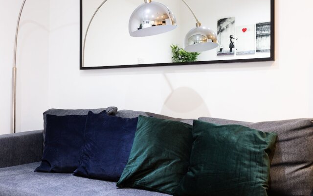 Chic Three Bed Shoreditch Gem Sleeps 8 A1