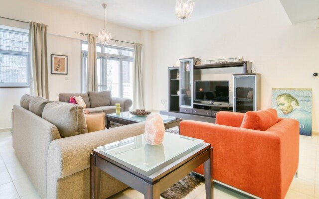 Executive Towers Amazing 1BR Onsite Pool Business bay