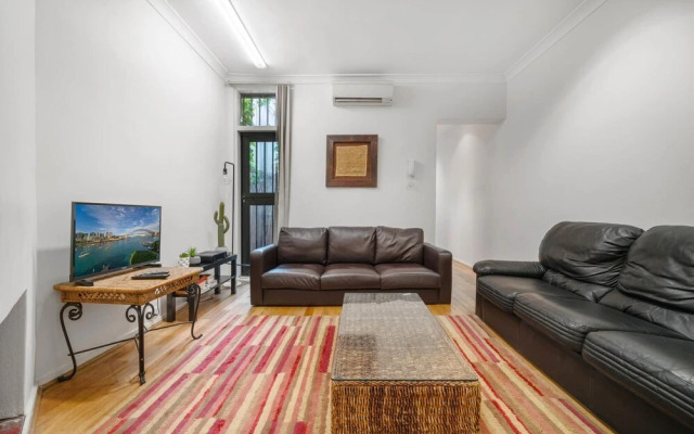 Comfy Darlinghurst Retreat