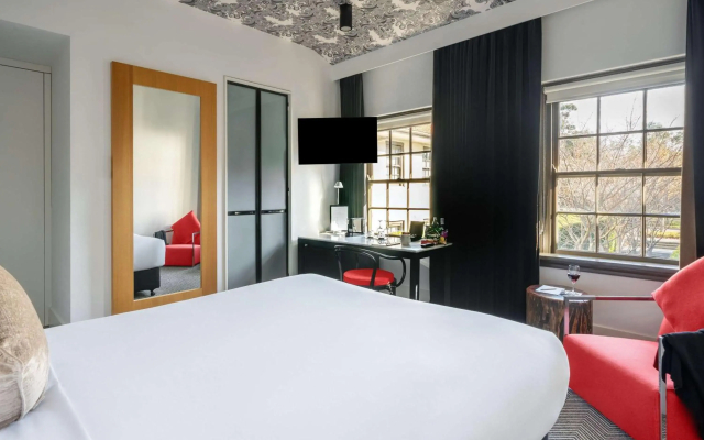 Peppers Gallery Hotel Canberra
