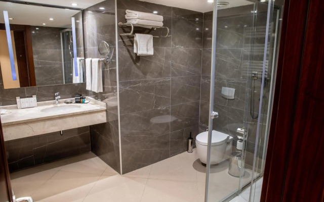 Grand Aras Hotel & Suites