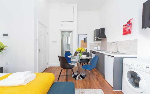 Earl's Court by CAPITAL 119