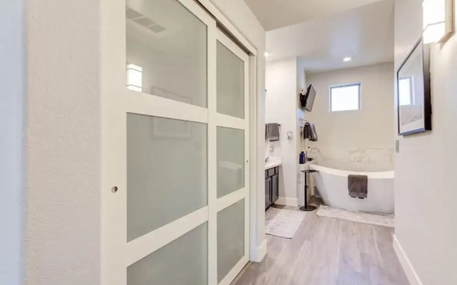 Scottsdale Condo Overlooking Golf Course