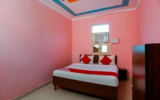 OYO 75131 Bandral Residency