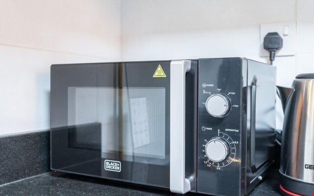 2bed Chic Apt Burj Khalifa Gym/pool by Belvilla