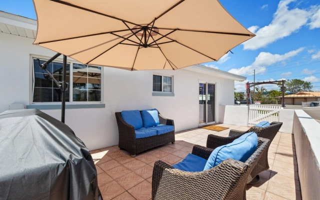 Stylish Villa Near Treasure Island Beaches