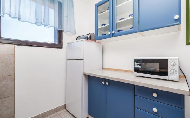 Amazing Home in Pag With 2 Bedrooms and Wifi
