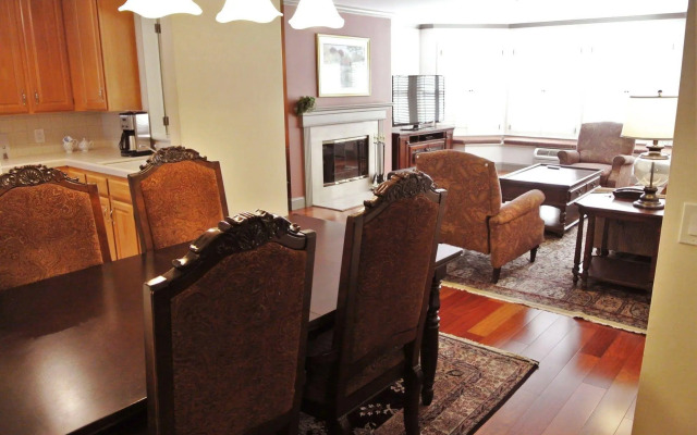 Cow Hollow Suites