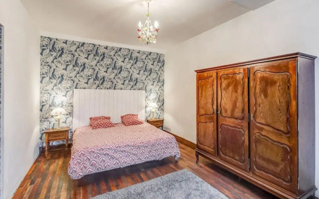 Traditional Holiday Home in Brinon sur Beuvron