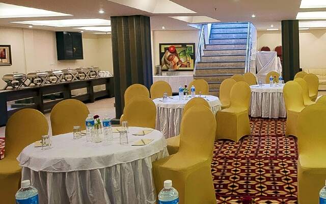 Hotels Pitrashish Grand