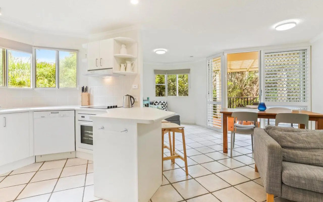 Seaside apartment minutes from Sunshine Beach