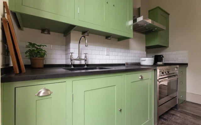 Canonbury Park North II by Onefinestay