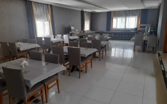 Cenas Otel