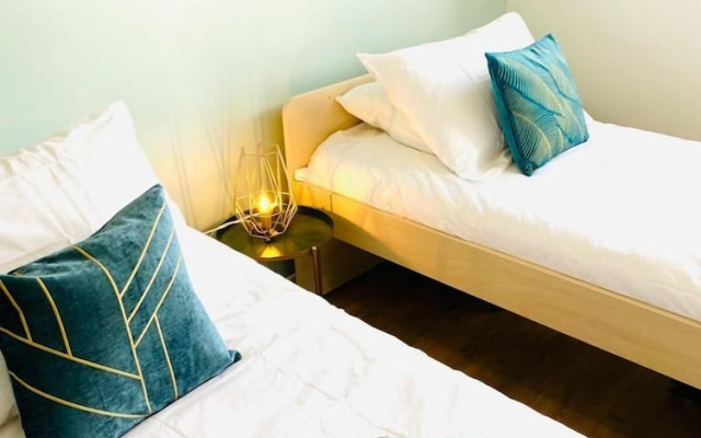 Luxury 2 bedrooms with Parking&Balcony