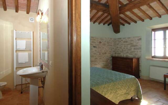 Lovely Villa in Tuoro sul Trasimeno with Pool