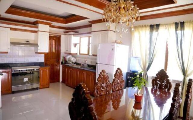 Florabells Iraya Guest House