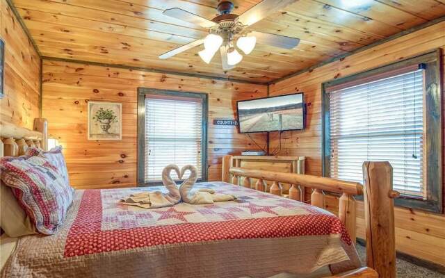 Standing Bear Lodge - Five Bedroom Cabin