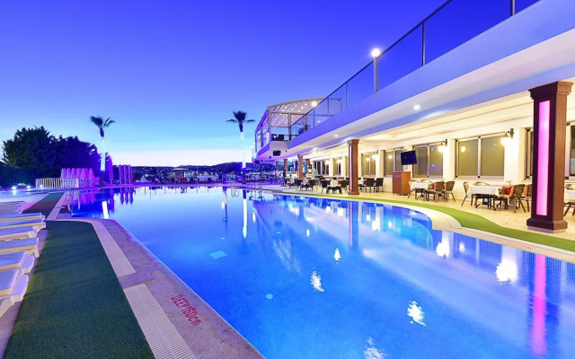Tropicana Beach Apartments