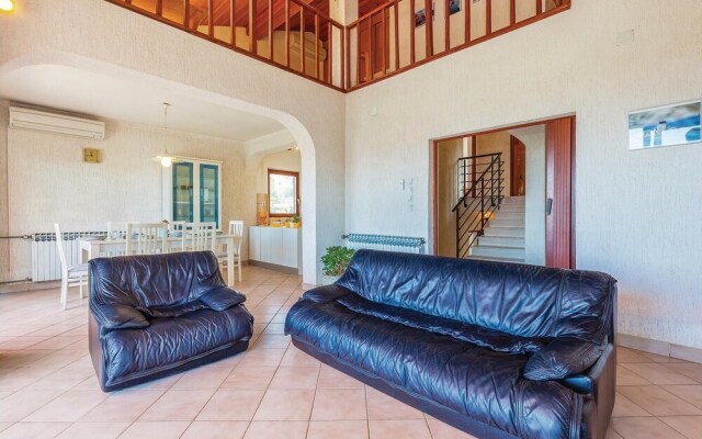 Beautiful Home in Dramalj With Wifi and 4 Bedrooms