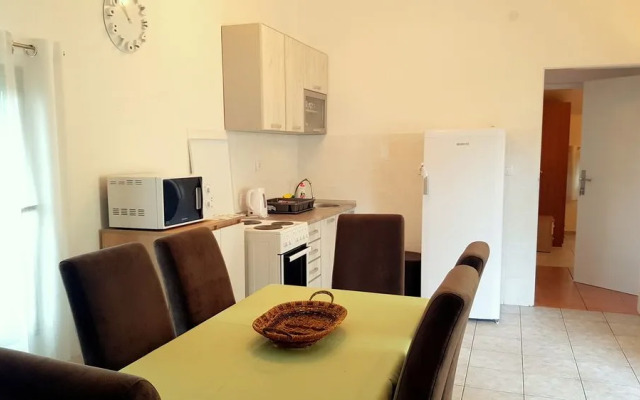 Apartments & Rooms M
