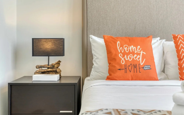 PVH - 1BR Lagoon View - District One