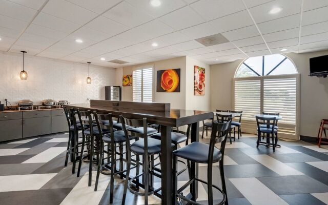 BEST WESTERN PLUS McKinney Inn & Suites