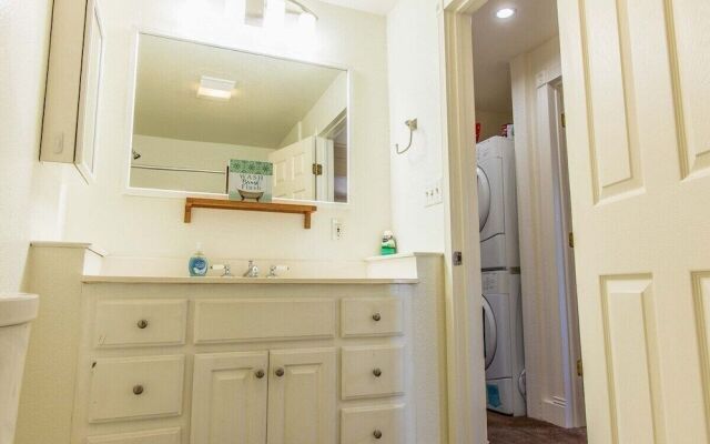 Cozy Oakland 2 Bedroom w/ Backyard