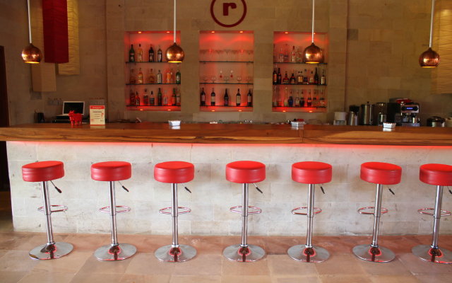 Rouge Bali - Lounge Bar, Villas & Spa