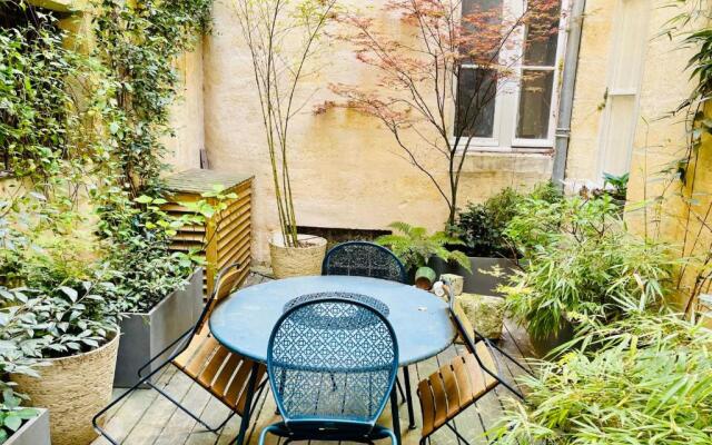 Nice furnished apartment with inner courtyard near the city center