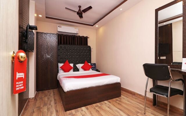 OYO 13579 Hotel Royal Crowne