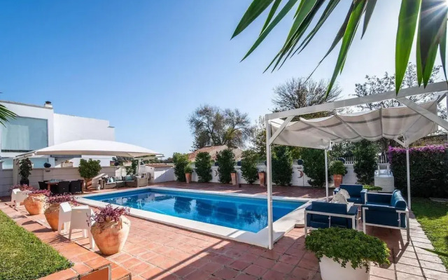 Charming 10 Pers Villa With Swimmingpool Sevilla