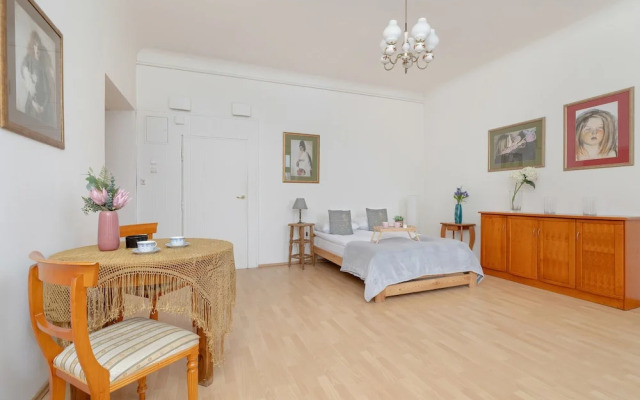 Picturesque Apartment Krakow by Renters