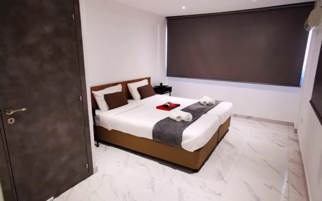 Nissi Adonis Suites
