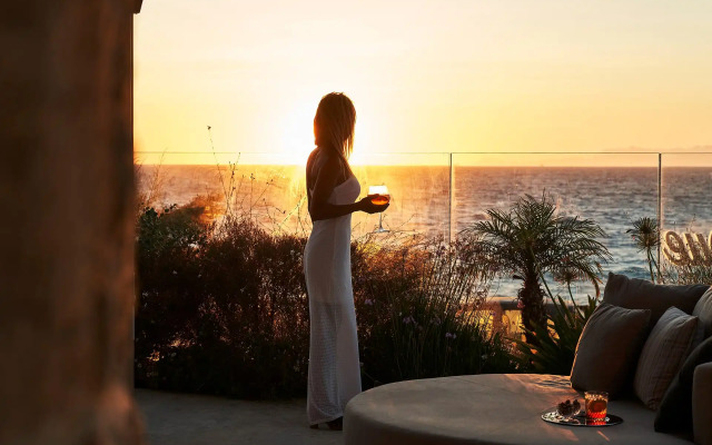 Bellevue On The Beach Suites